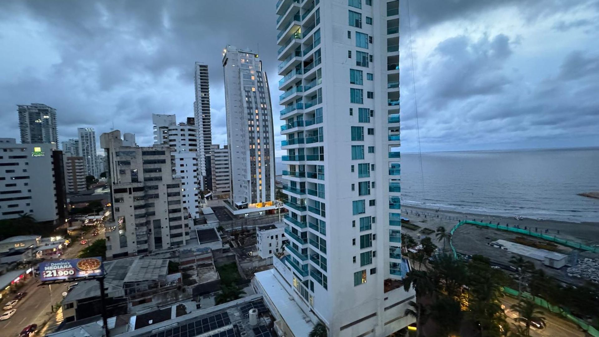 Vista Lateral A La Playa By Icdi Apartamento